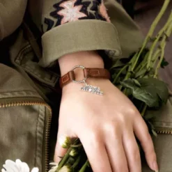 "Mom's Favorite" Charm 6 "Mom's Favorite" Charm -Fashion Accessories CM 5851 513722 IGC